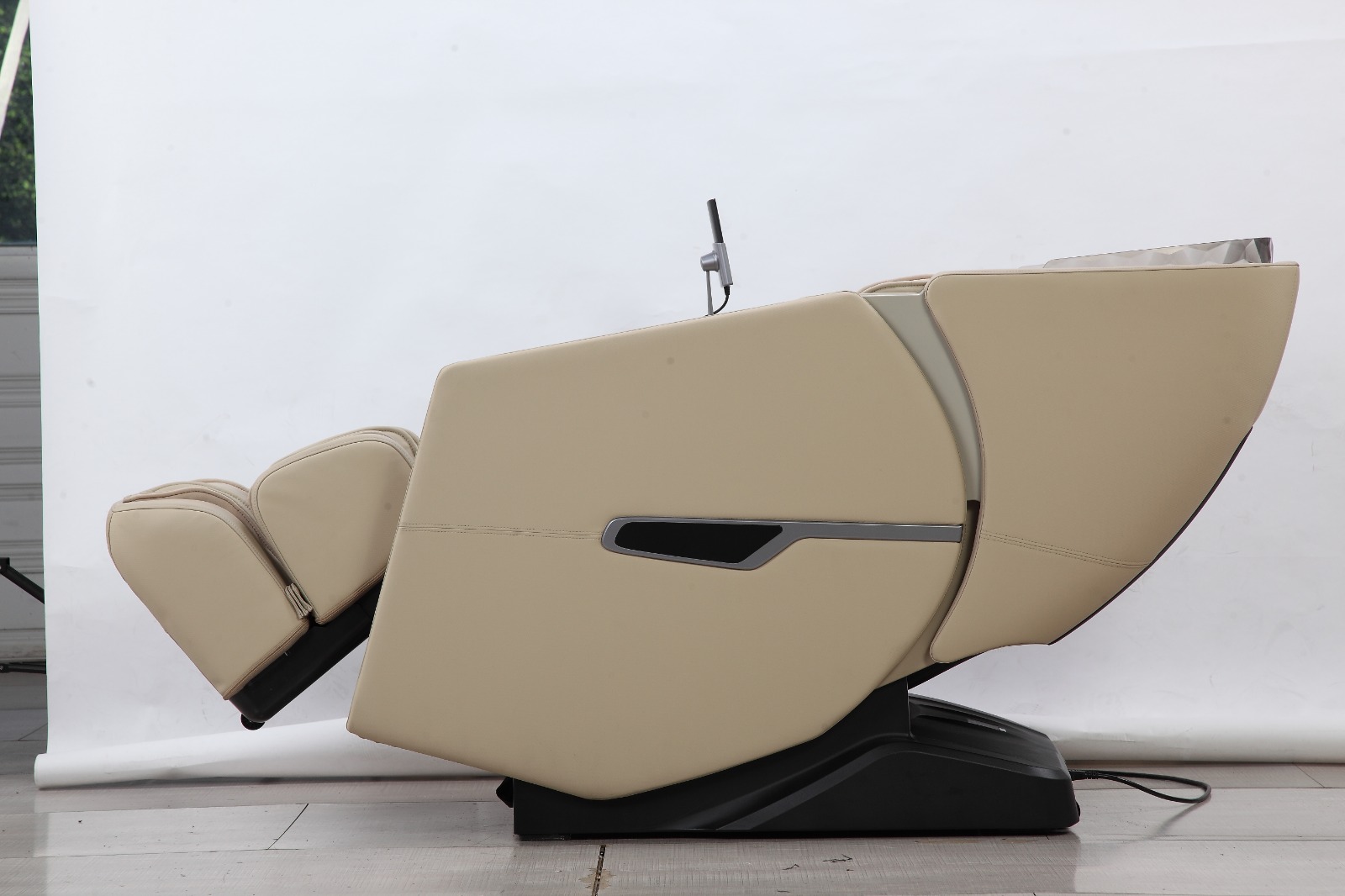 Fauteuil de massage Relax House beige avec repose-jambes